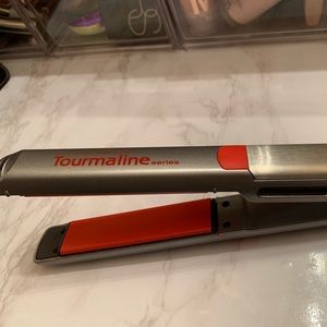 Conair Tourmaline ceramic 1” flat iron